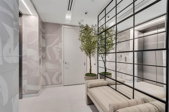 Building Photo - 300 Biscayne Blvd Way