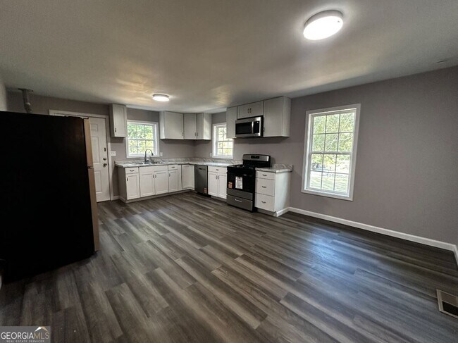 Building Photo - 88 Watson Dr SW