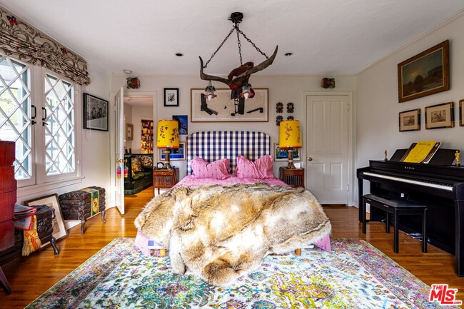 Building Photo - 8066 Woodland Ln