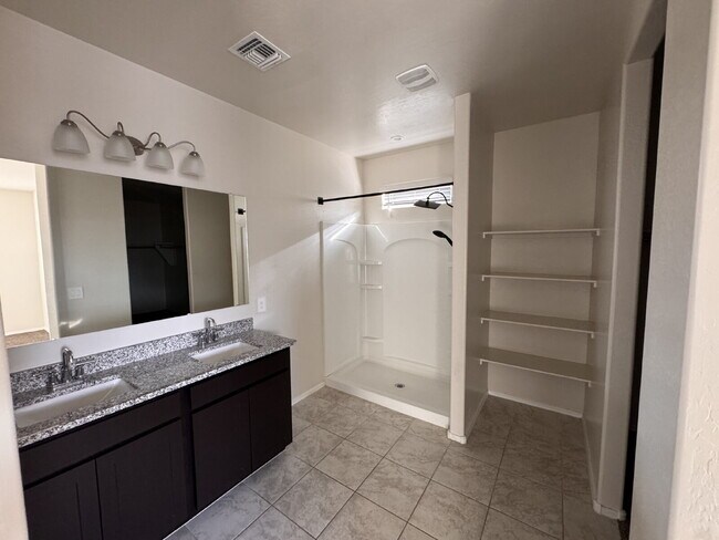 Building Photo - 5179 E Emery Rd