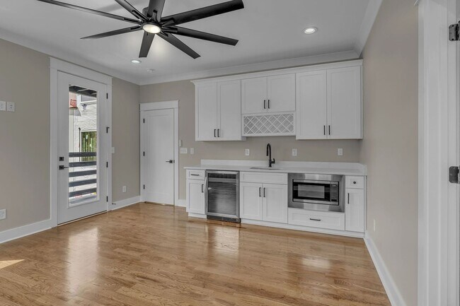 Building Photo - 145 Fain St