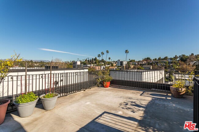 Building Photo - 906 Benton Wy