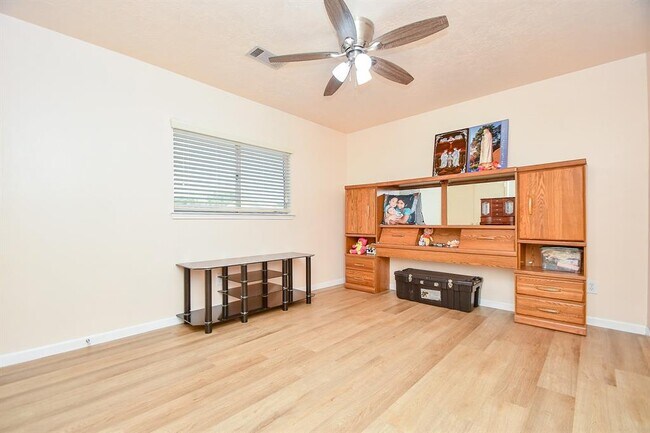 Building Photo - 20418 Linden Tree Dr