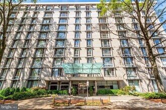 Building Photo - 940 25th St NW