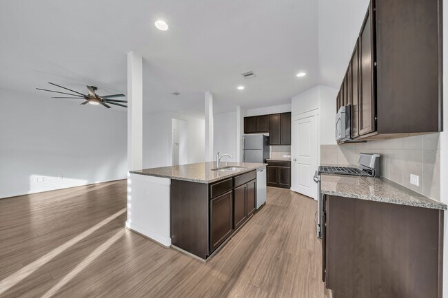 Building Photo - 15451 Royce Holly Dr