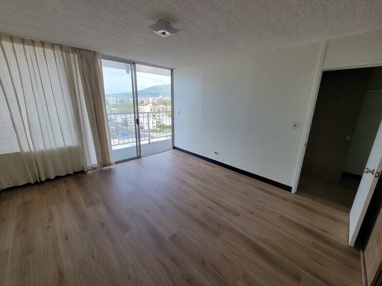 Building Photo - 3175 Waialae Ave