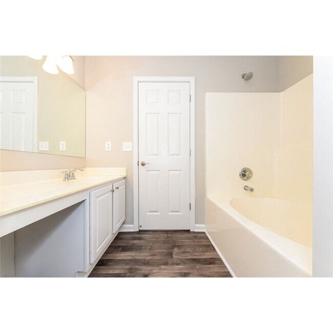 Building Photo - 4247 Chestnut Lake Ave