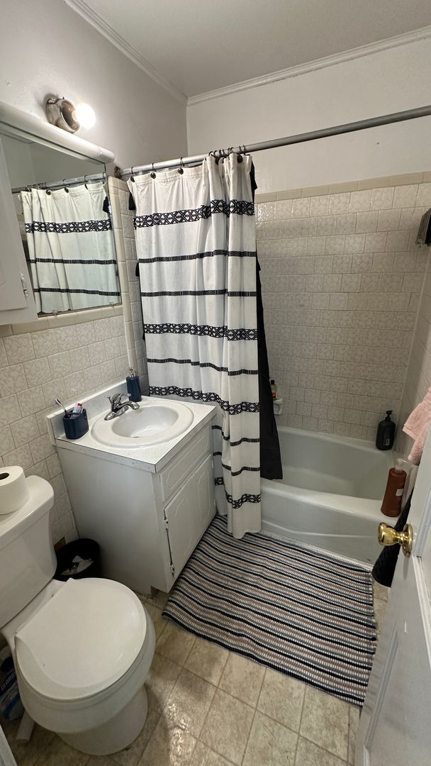 Building Photo - 4 bedroom 2 bath house in Henrico County! All appliances, laundry, central hvac, big yard