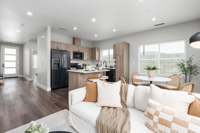 Building Photo - 2806 E Alluvial Ave