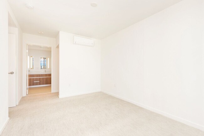 Building Photo - 2BD/2BA/2PKG. New Build, Contemporary Design, Views, Two Parking Stalls.