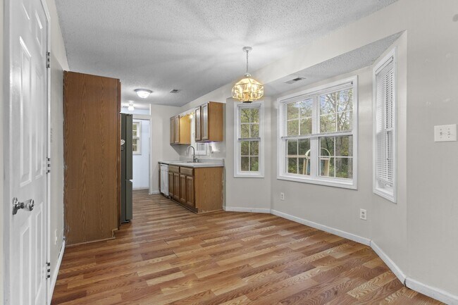 Building Photo - 206 Chokecherry S
