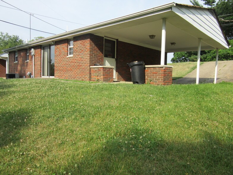 Building Photo - 3258 8th St