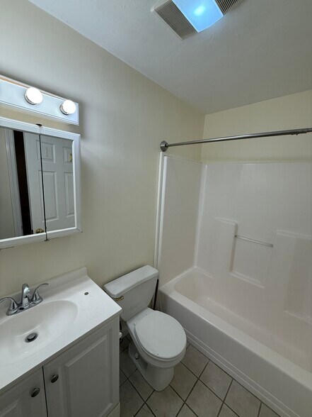 Building Photo - 82 6th St