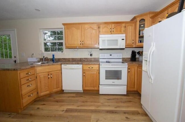 Building Photo - 21497 Risky Rd