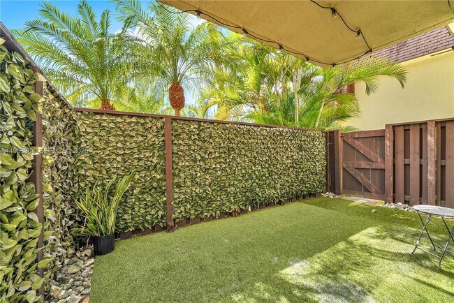 Building Photo - 13720 SW 90th Ave