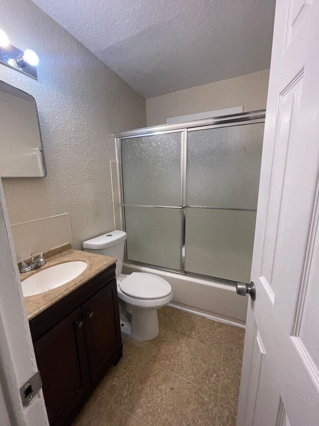 Building Photo - Gorgeous 2 bedroom ready to move in