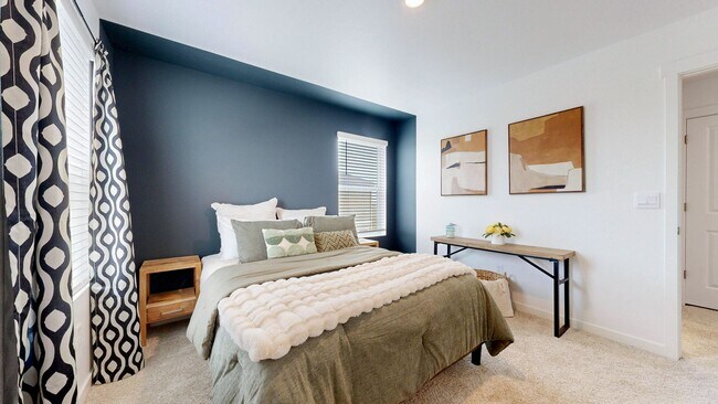 Building Photo - Like New Home W/ 3 Bed, Office, & Loft