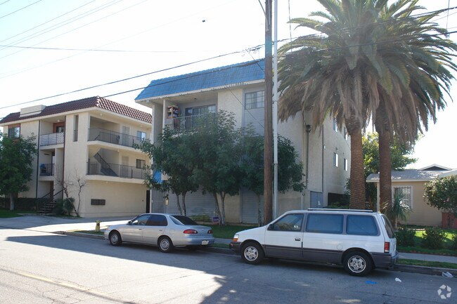 Building Photo - 818 E Lomita Ave