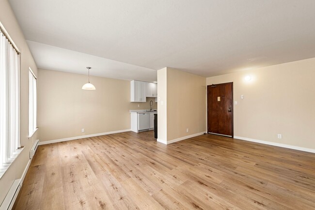 Primary Photo - Recently Renovated 1BR in Fantastic Missio...