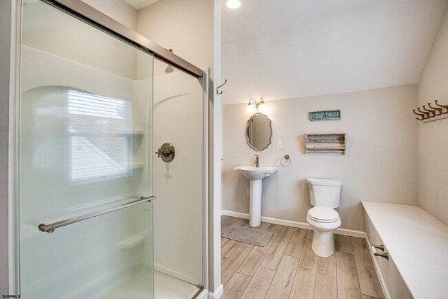 Building Photo - 200 N Essex Ave