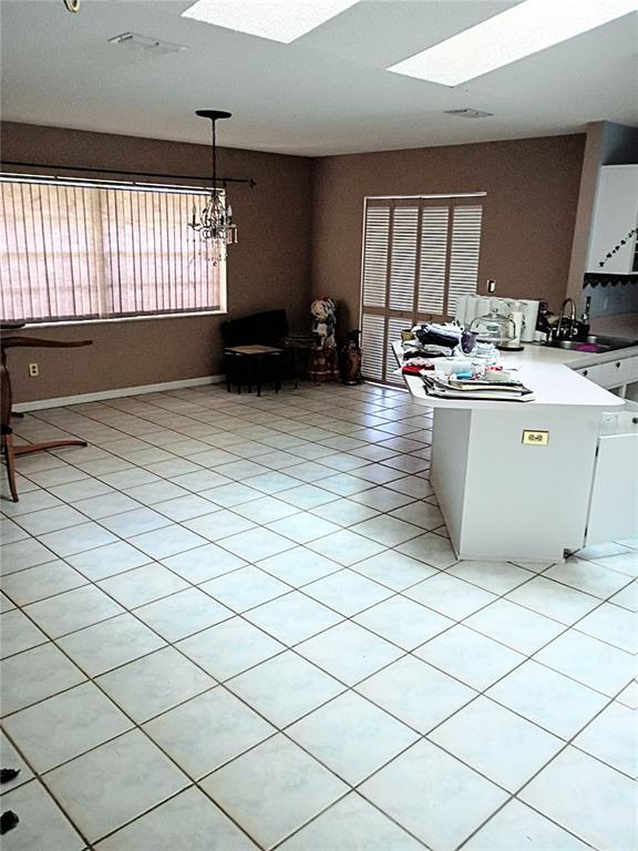 Building Photo - 564 W Central Ave