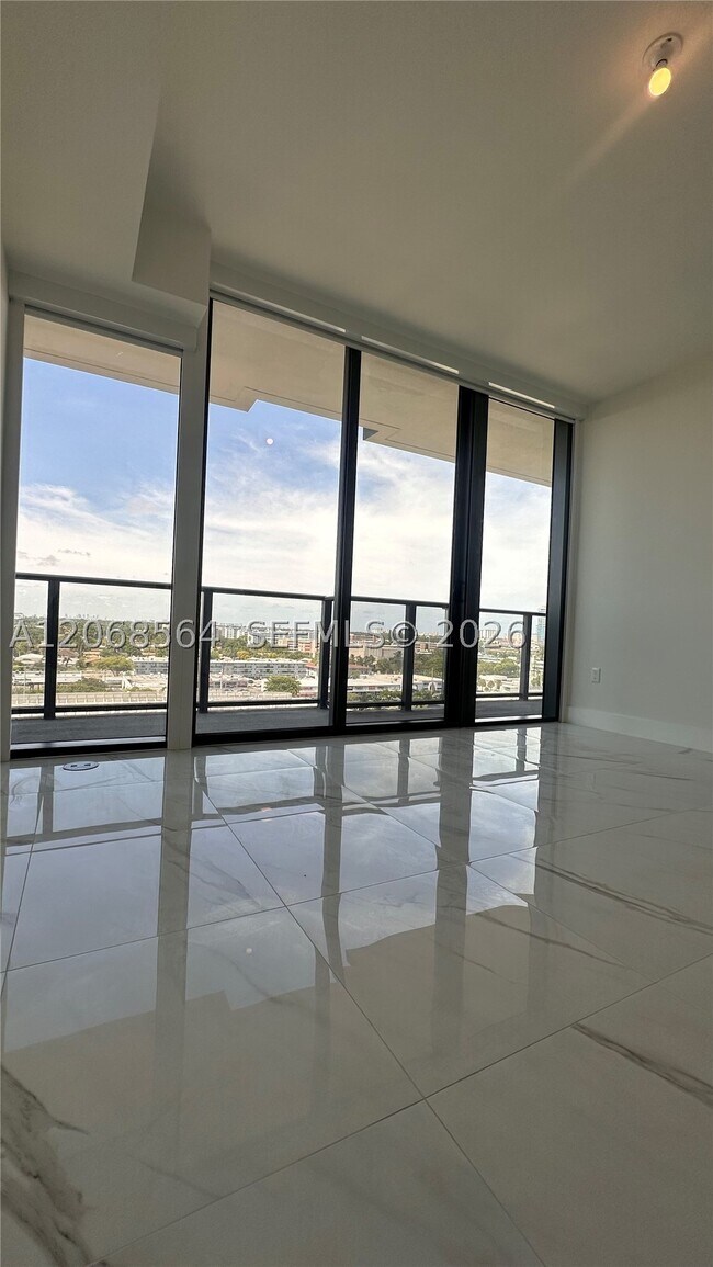 Building Photo - 1170 Hallandale Ave