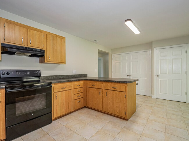 Building Photo - 855 28th Ave