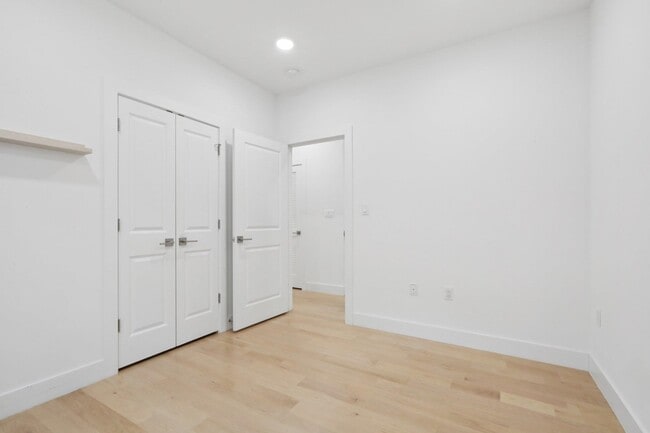 Building Photo - 131 Zabriskie St
