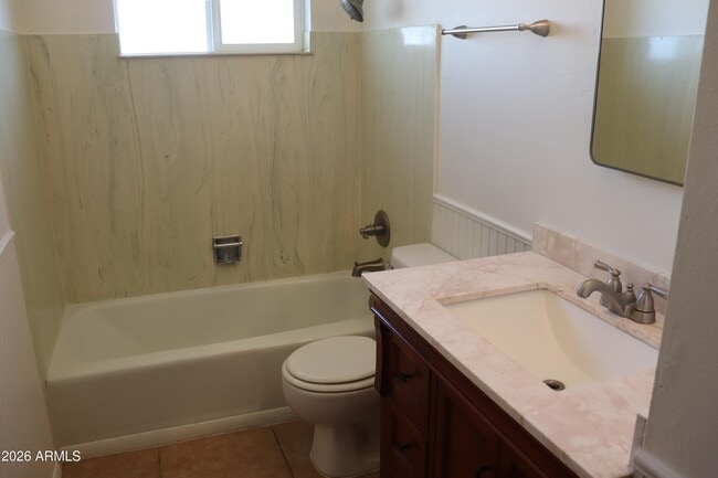 Building Photo - 517 Phillip Dr