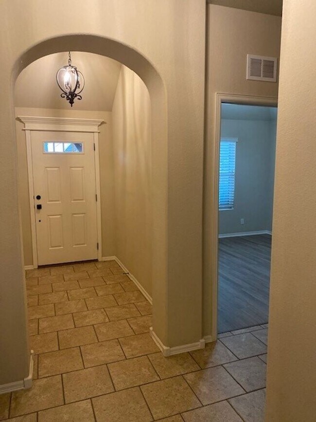 Building Photo - Spacious 4 Bed | 2 Bath | Large backyard | Bixby