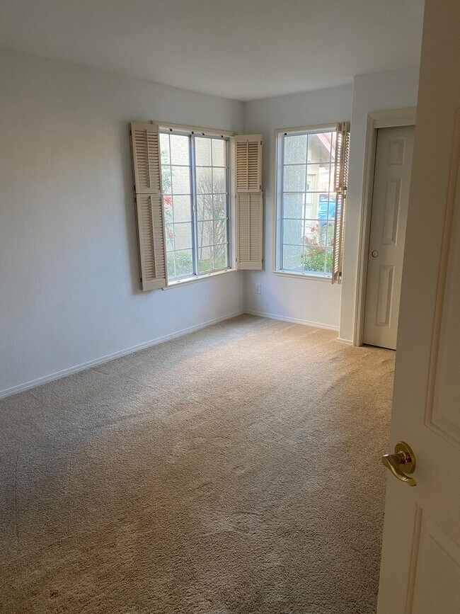 Building Photo - American River Canyon Folsom - 3 Bdrm, 3 Bath in gated community