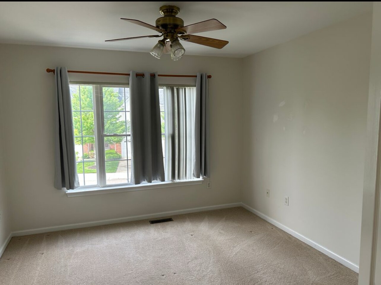 Building Photo - 41861 Yeats Dr