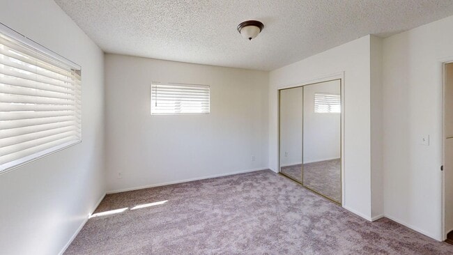 Building Photo - Beautiful 3 bedroom 2 bath Home