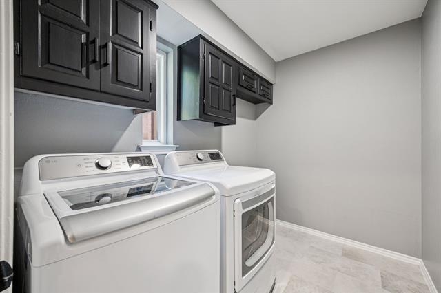 Building Photo - 2833 Meadowbrook Dr