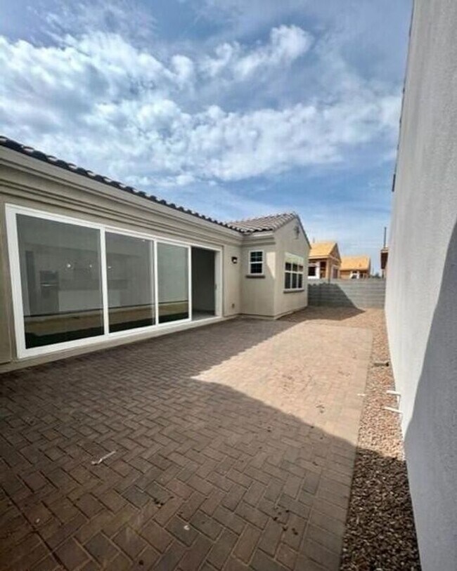 Building Photo - MOVE IN SPECIALS - $1500.00 OFF!! Executive Single-Story 4-Bedroom Rental with $50K+ Upgrades & I...