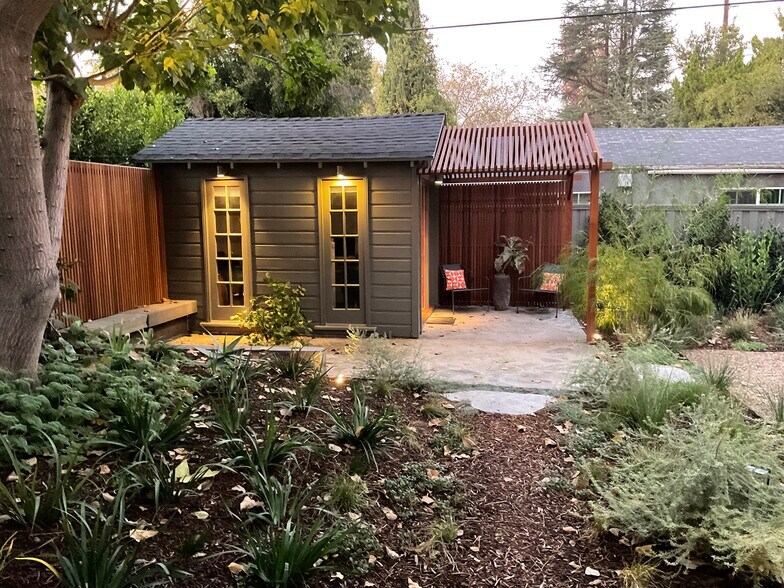 Separate office/studio - 5105 Morella Ave