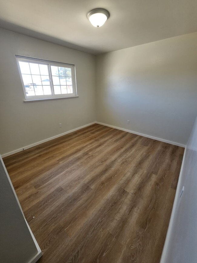 Building Photo - Modern Single Level 4 Bedroom Home!