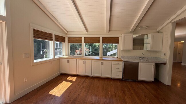 Building Photo - 3010 SW Underwood Dr