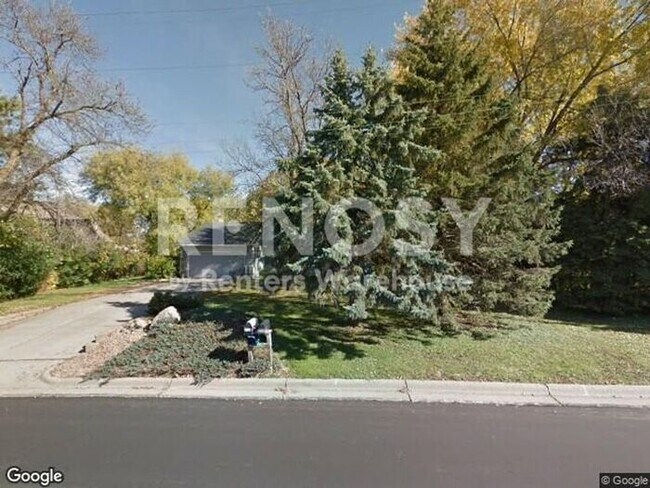 Building Photo - Spacious Expansive Wooded Lot in Shoreview