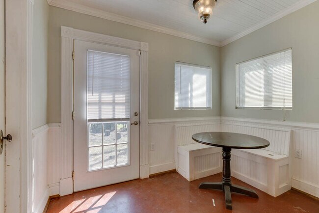 Building Photo - 1051 Naval Ave