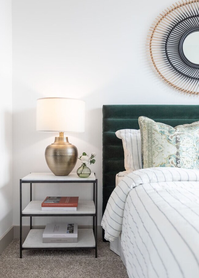 Building Photo - Move-in Special: $0 Fees + $1000 Off!