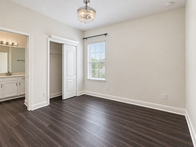 Building Photo - 6603 Calamondin Dr
