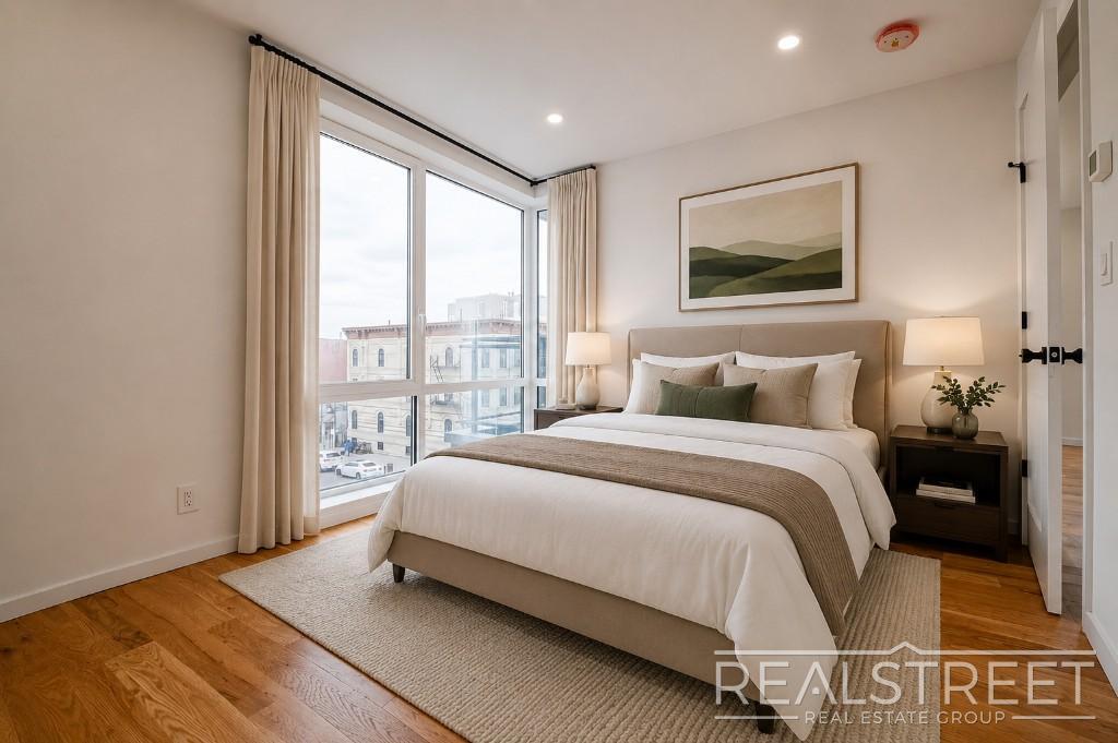 Building Photo - Light-Filled Corner 1BR with Private Outdoor Space & In-Unit Washer/Dryer