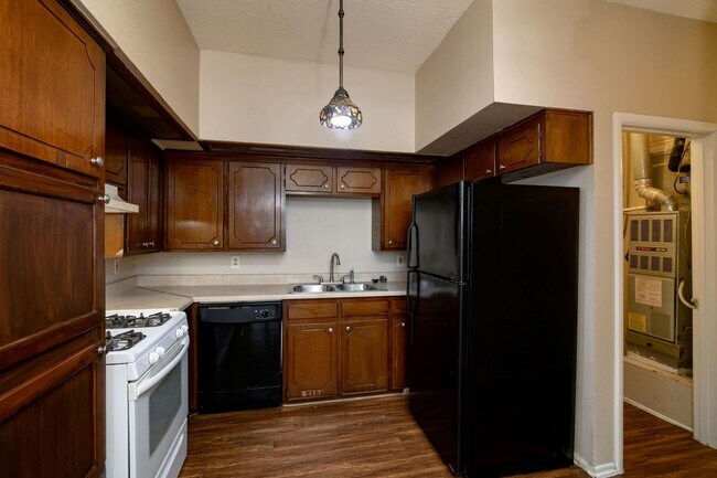 Building Photo - 5300 Wonder Dr
