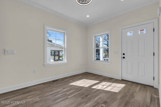 Building Photo - 1708 B St