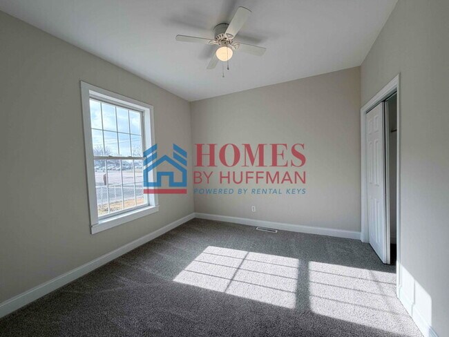 Building Photo - Two Bedroom House | One Bath