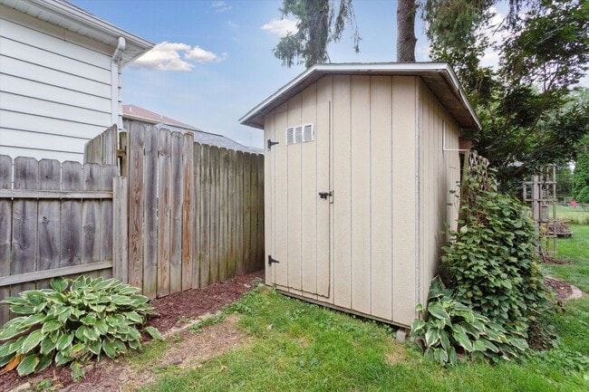 Building Photo - 2107 Schlimgen Ave