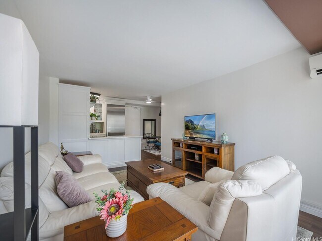 Building Photo - 1-bed, 1-bath condo located in Waikiki