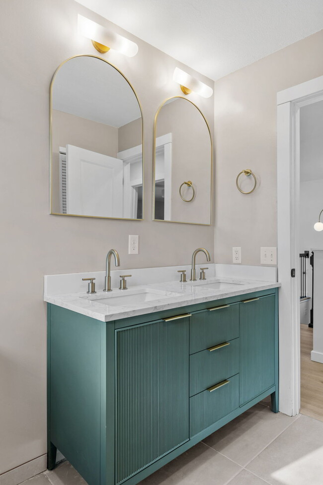 Building Photo - "Charming 4-Bedroom Home with Granite Elegance in Lino Lakes – 2584 Sq Ft of Comfort!"