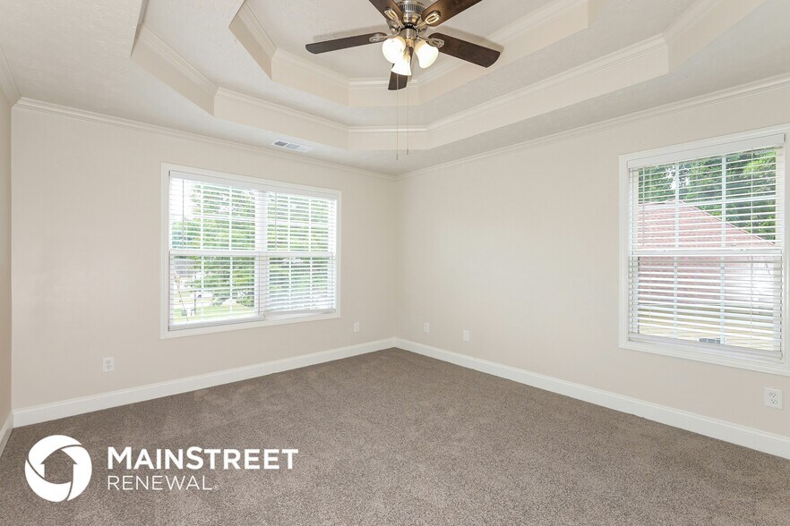 Building Photo - 1599 Queen Elizabeth Dr